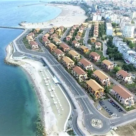 4 Faleza Nord 公寓